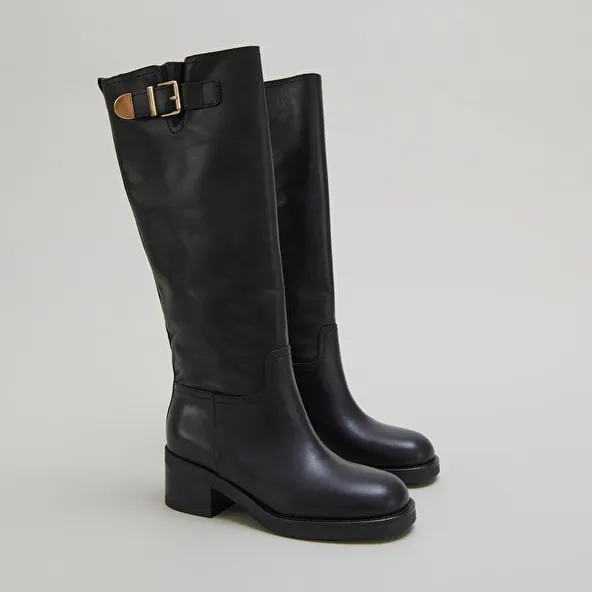 High boots with buckles in black leather