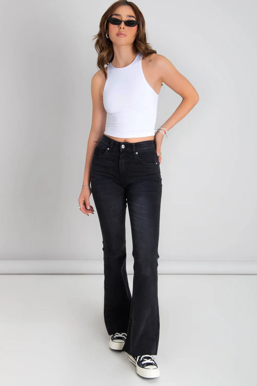 Pantalón black washed denim flare fit