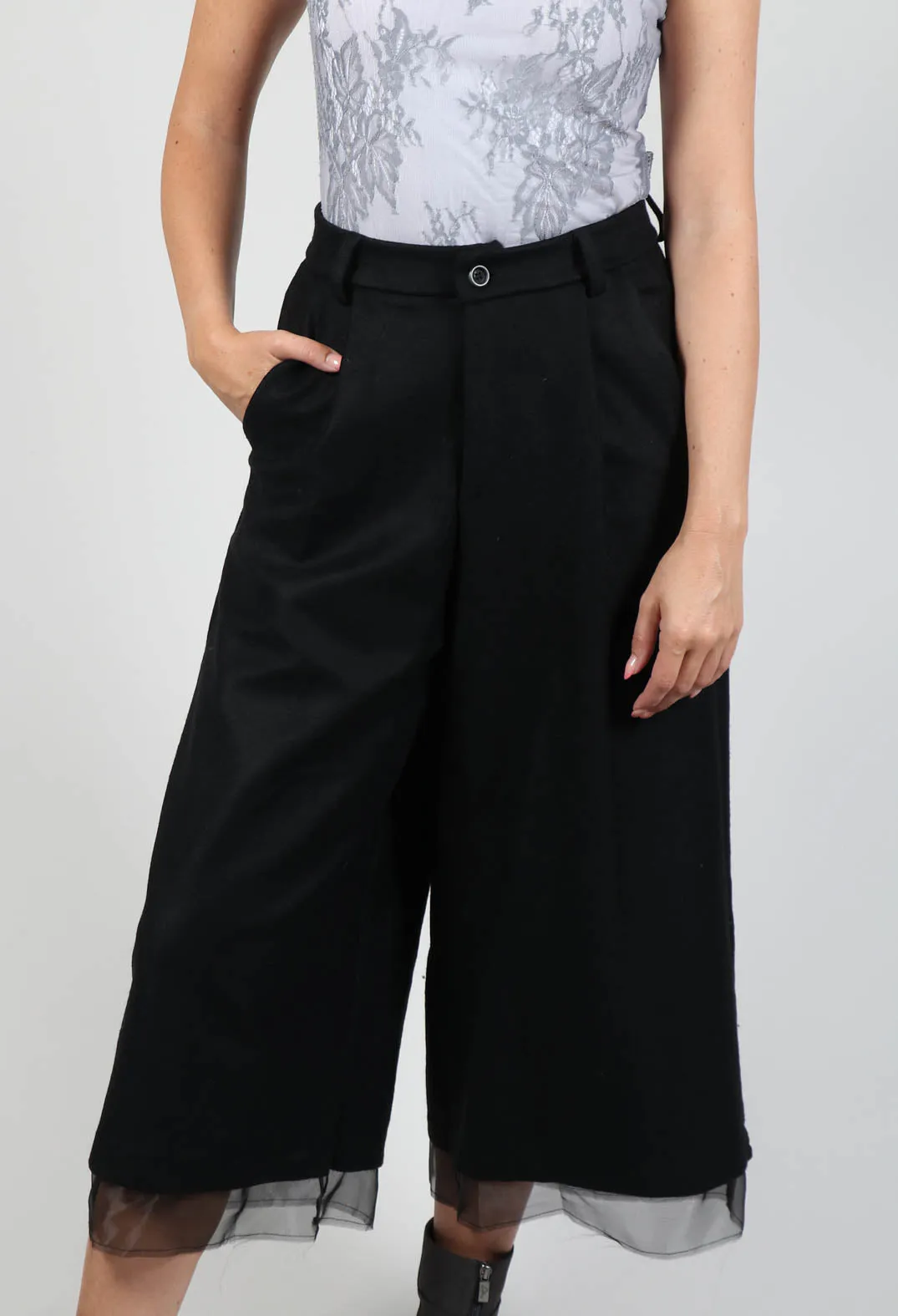 Wide Leg Mesh Hem Trousers in Nero